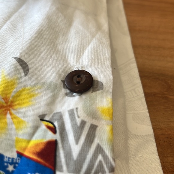 Pacific Legend Beer themed Hawaiian Shirt sz small - Picture 12 of 12